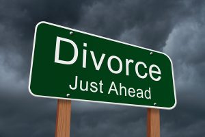 divorce saign in highway